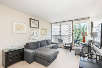 #905 - 2004 Fullerton Avenue
